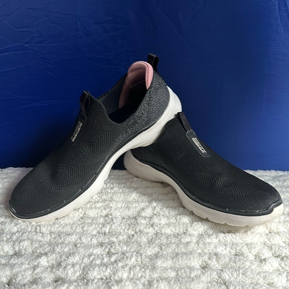 Skechers Womens Go Walk 124502 Black Casual Shoes Sneakers Size 8.5